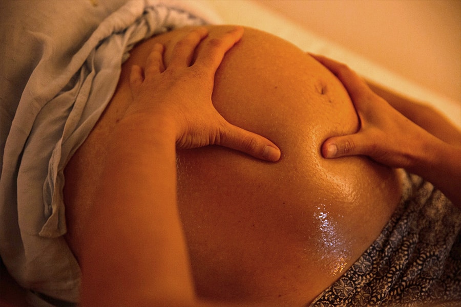 massaggio in gravidanza ostetrica torino giulia losito